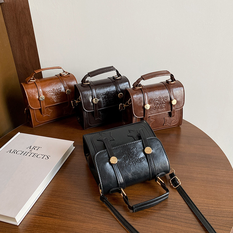Spring retro crossbody small bag for women, 2025 new trendy single-shoulder bag, high-end Korean fashion hand-held small square bag Application Scenario
