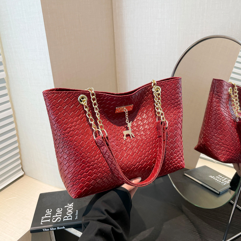 Spring 2025 new solid-color fashionable Korean-style women's single-shoulder bag, casual underarm tote bag, simple hand-held women's bag full figure