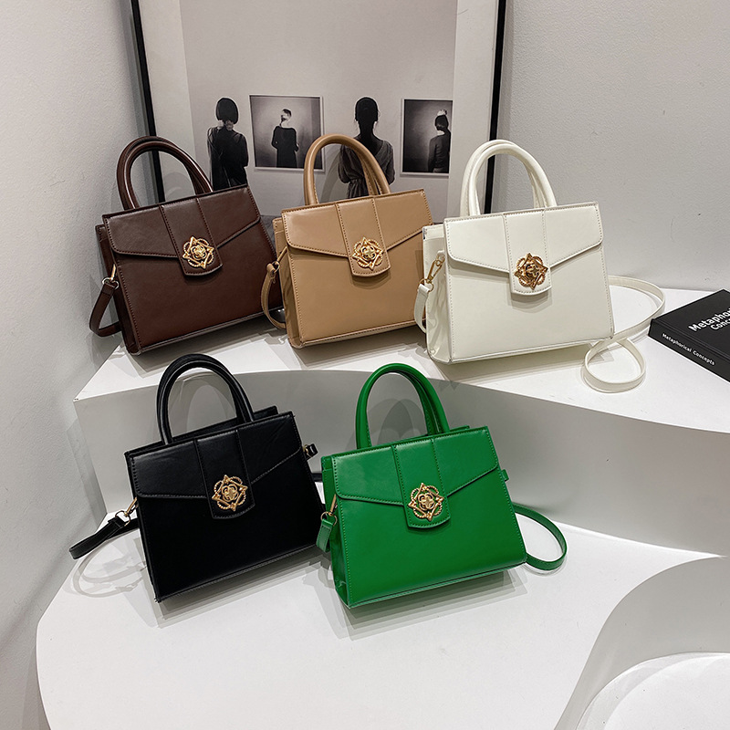 Cross-border fashion women's bag 2024 Autumn/Winter new stylish and elegant middle-aged women's bag, commuting hand-carry crossbody bag Application Scenario