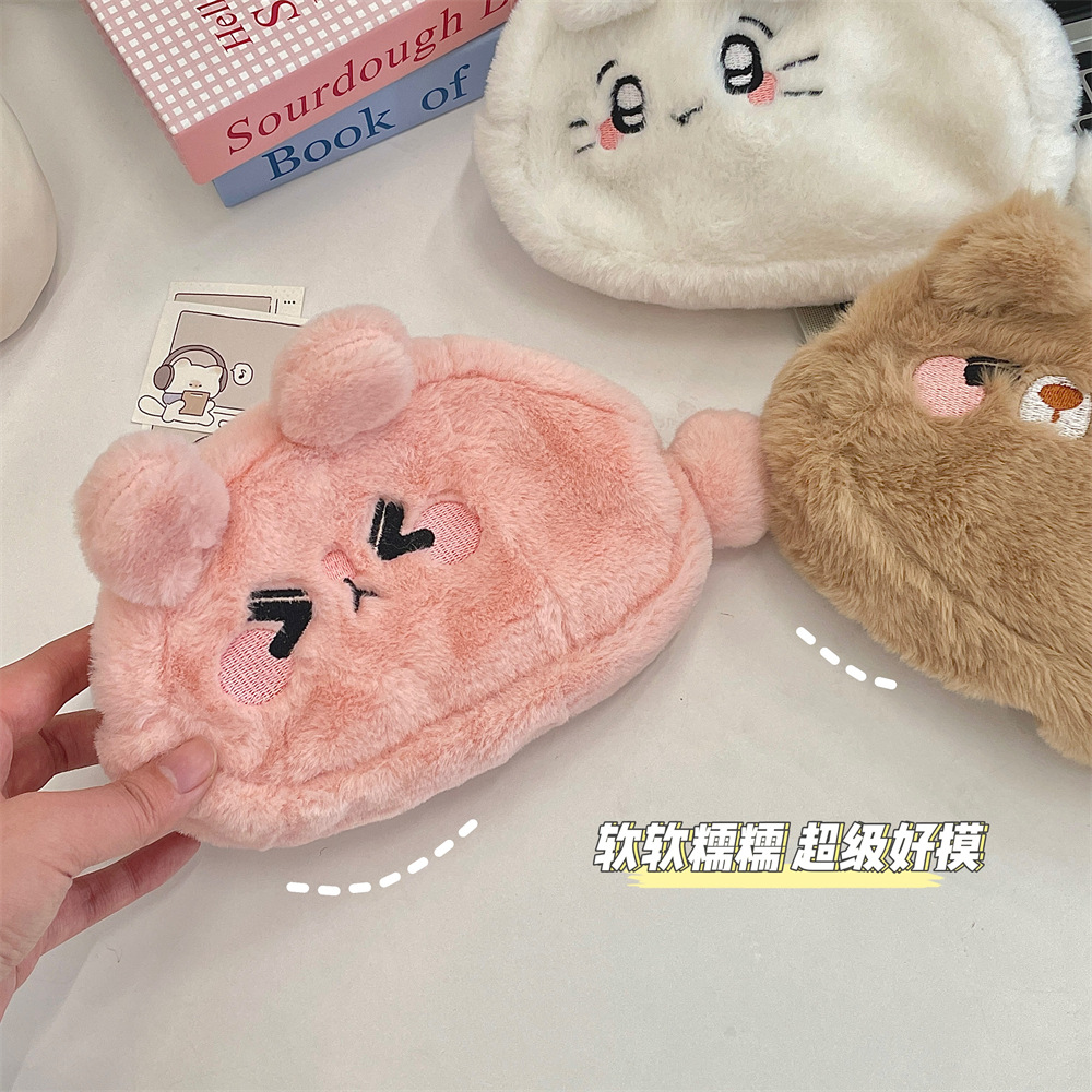 51152 Cute plush pen case for junior high school girls, large capacity for students to store pencil cases, stationery and cosmetics during class Application Scenario