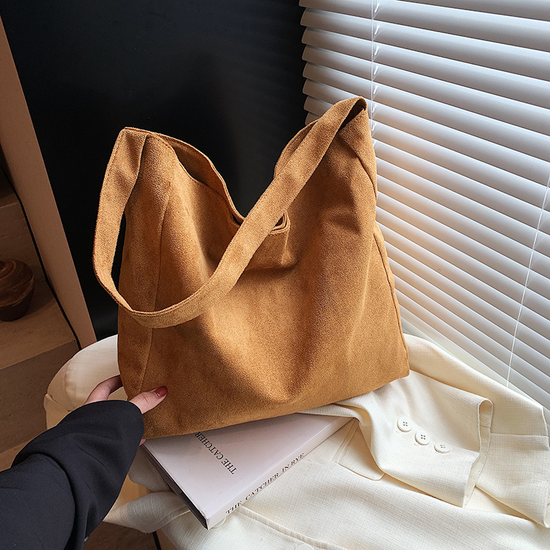 A large-capacity, high-quality female 2024 new style college student schoolbag, commuter tote bag and single-shoulder bag for foreign trade full figure