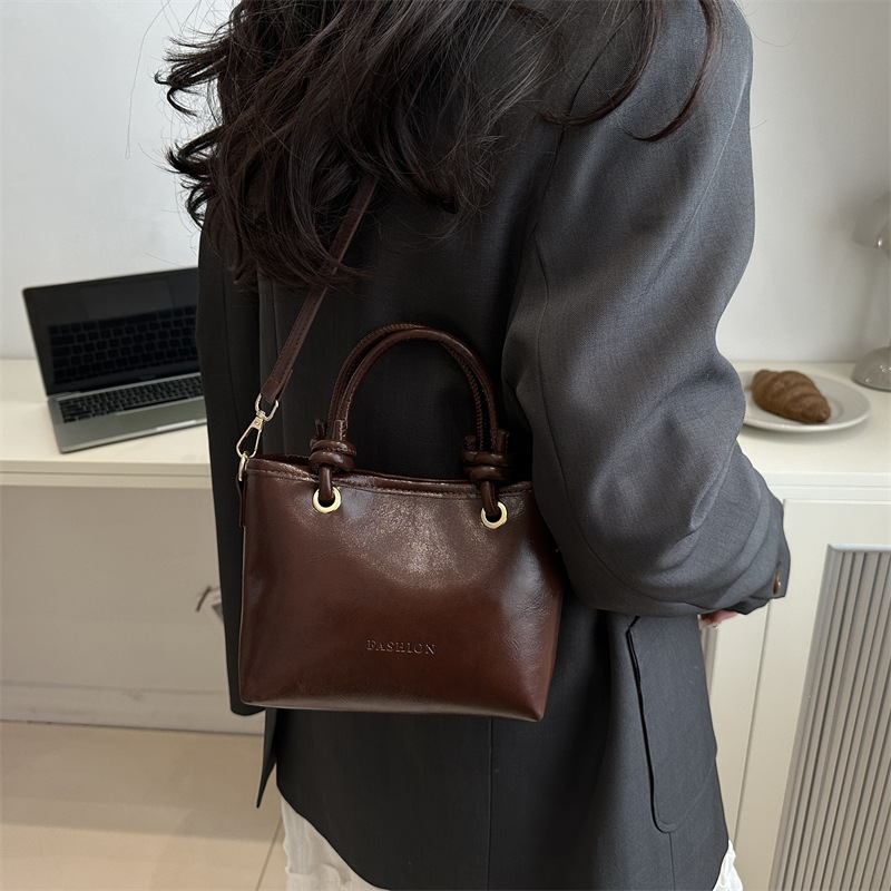 Cross-border high-end retro bag for women, Spring 2025 new versatile crossbody bag, fashionable and elegant hand-held shoulder bag Specification drawing