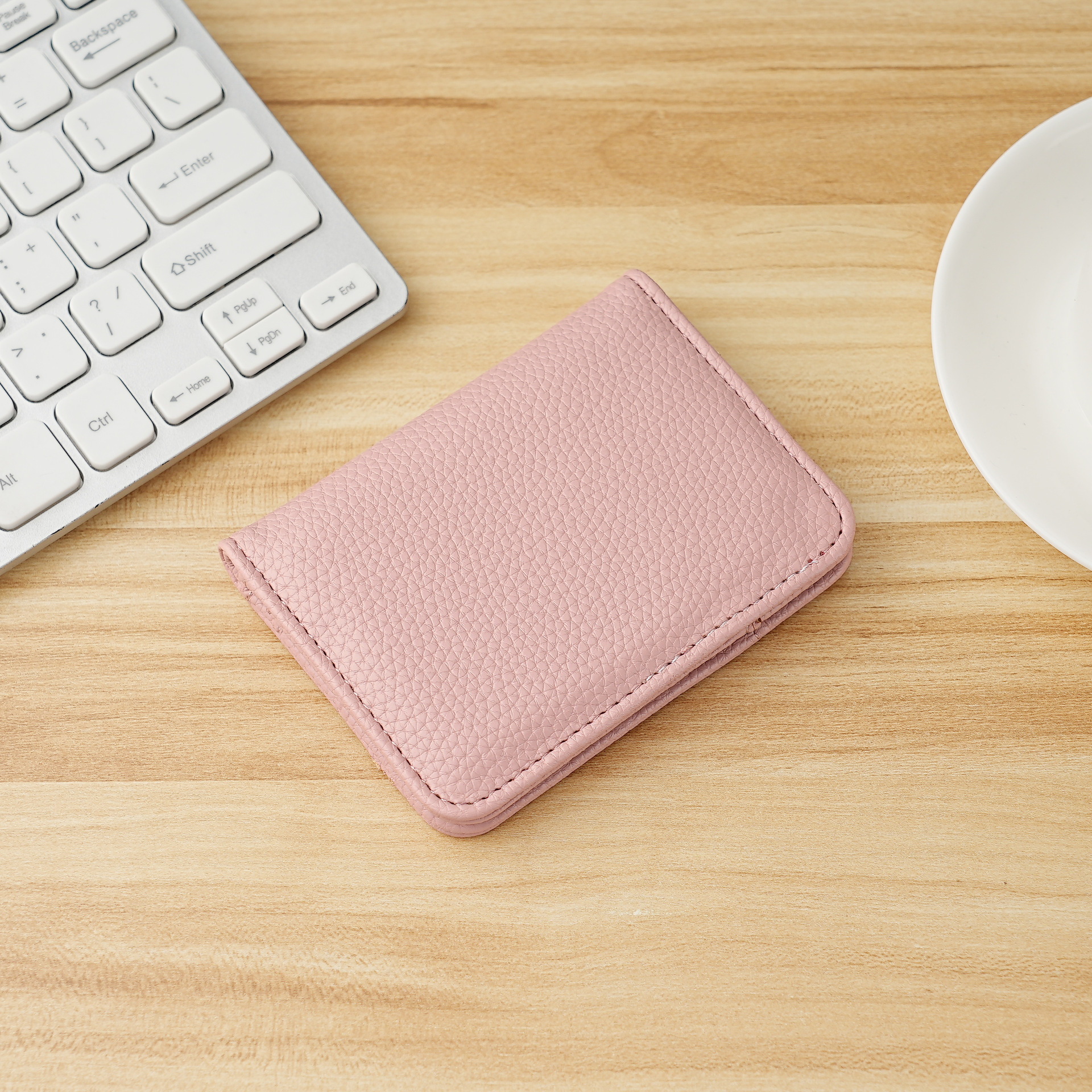 Factory direct sales of high-end business card bags made of top-grain cowhide, large-capacity bank card magnetic absorption card bags with lychee pattern Application Scenario