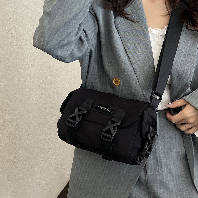 Postman's bag for men, Hong Kong fan car lock lock, cool and neutral crossbody bag, new Spring/Summer 2025 casual single-shoulder bag for women Specification drawing
