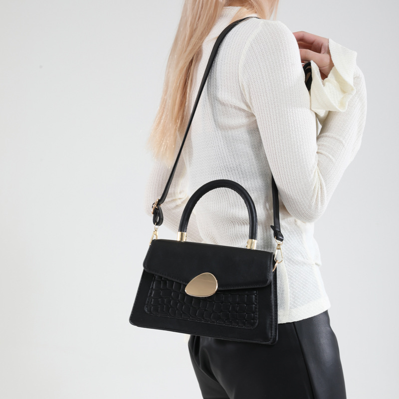 Spring 2025 new high-end quality handbag, elegant and beautiful solid color single-shoulder crossbody bag, small square bag, commuting bag details Picture