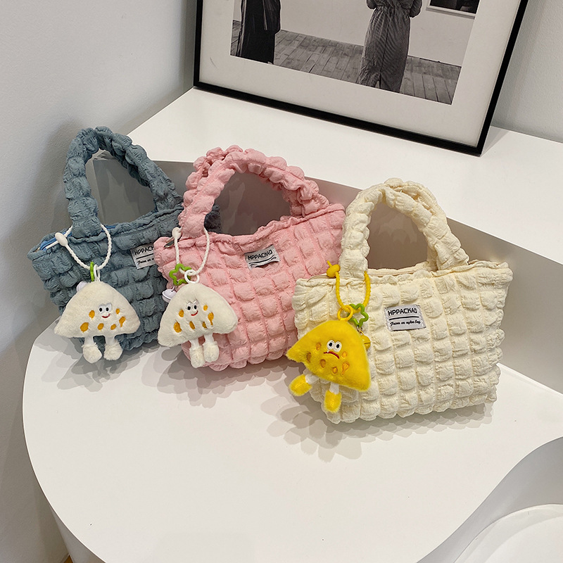 The 2024 new trendy and fashionable pleated tote bag is a casual and versatile single-shoulder crossbody bag that is selling well among women details Picture