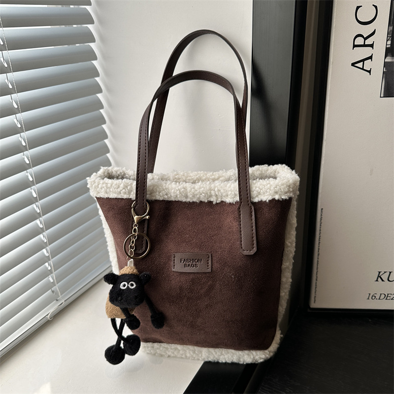 Personalized and fashionable underarm bucket bag 2024 Winter new style casual, stylish, simple and retro single-shoulder hand-carry commuting bag full figure