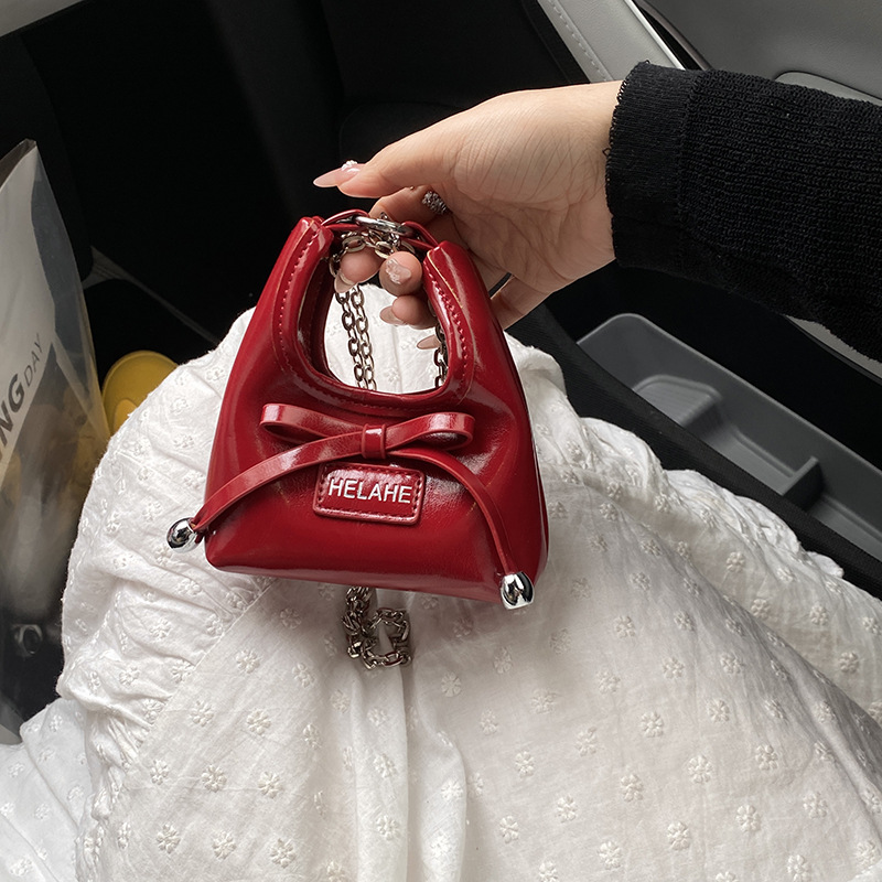 High-end and simple mini bucket bag for women 2025, a new Korean-style fashionable, niche and trendy single-shoulder crossbody bag Application Scenario