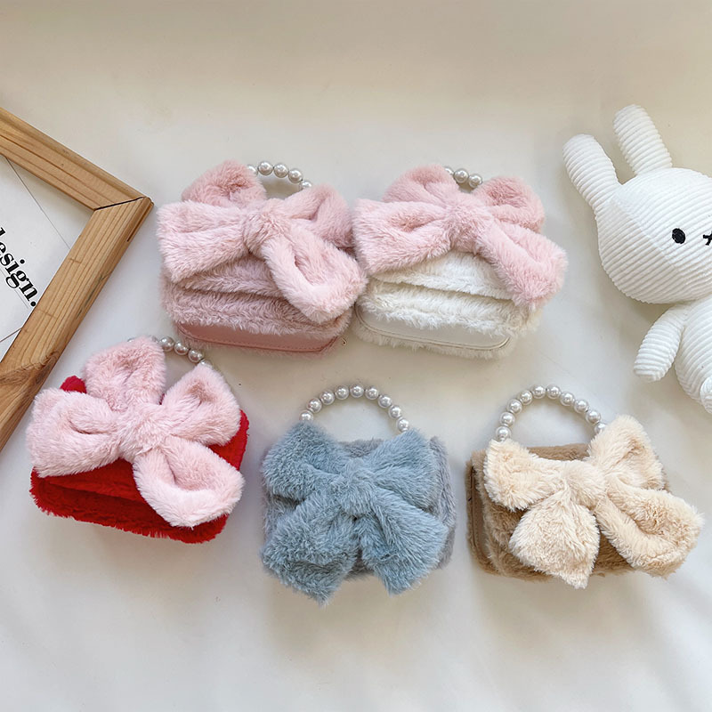 Little girl's bag, plush girl's cute bow crossbody handbag, children's baby, Aisha Princess single-shoulder bag Application Scenario