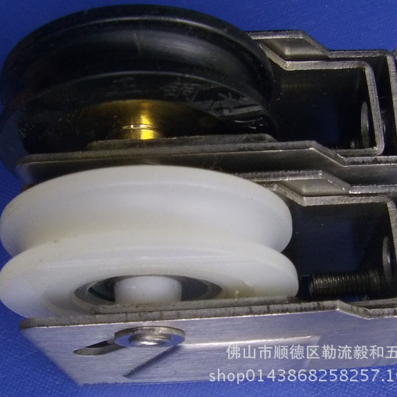 Foshan aluminum alloy accessories pulley sliding door hardware building materials stainless steel bearing pulley 902021 Item Picture