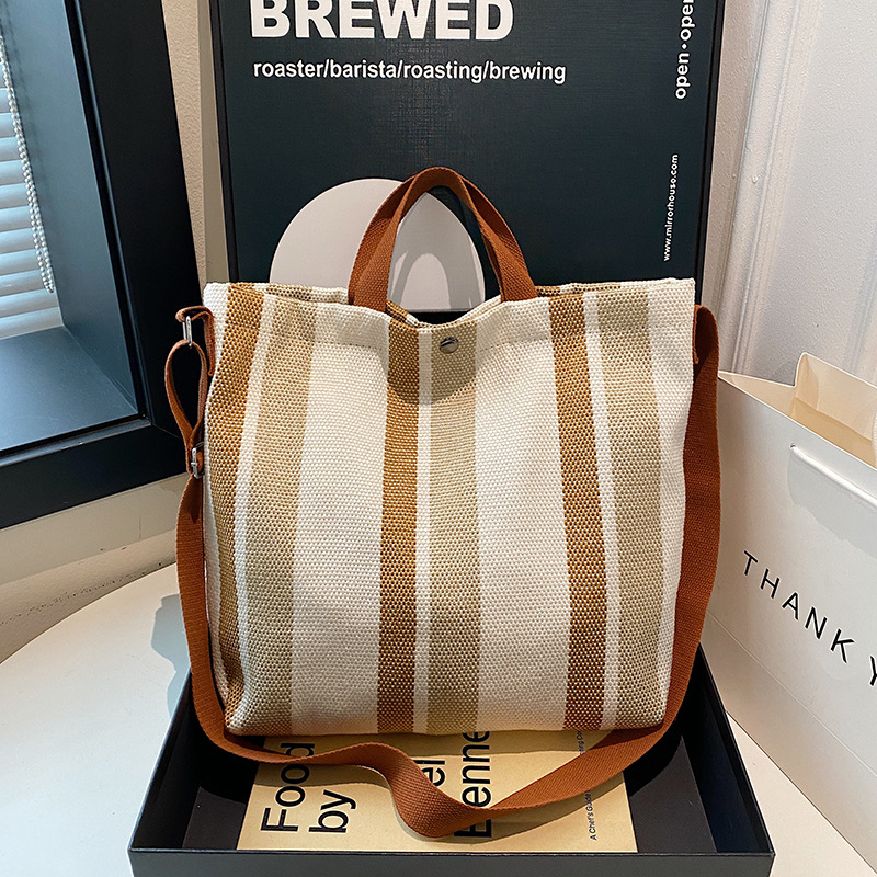 A casual striped, simple and large-capacity bag for women, a new autumn/winter 2024 trendy and fashionable ins nylon single-shoulder tote bag full figure