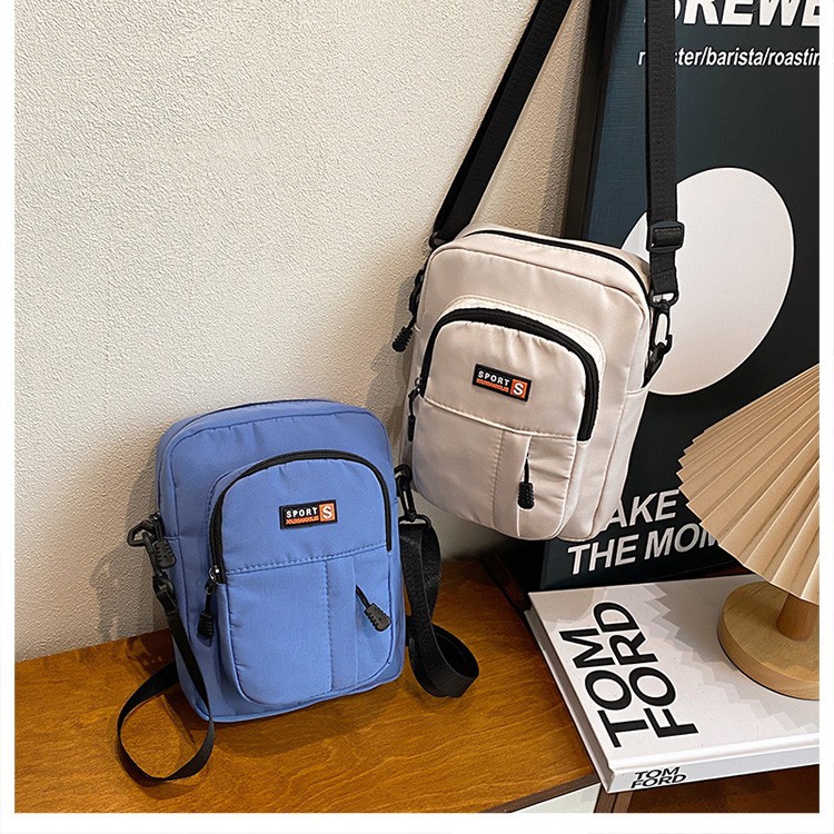 A new summer 2024 Japanese streetwear brand versatile casual crossbody bag, a fashionable and simple single-shoulder bag for women Application Scenario