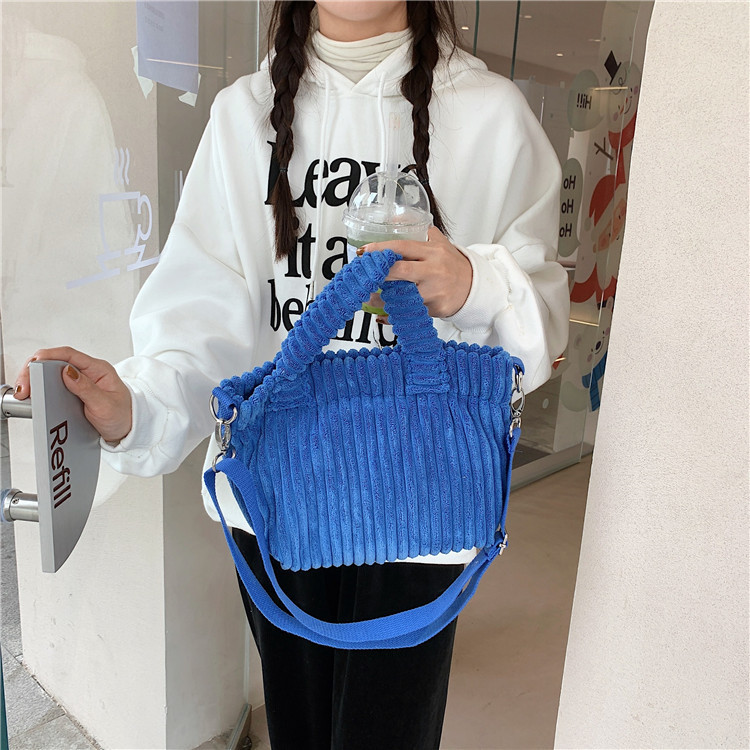 112272 Klein blue hand-held crossbody small bag corduroy Korean cute hand-held tote bag student trend details Picture