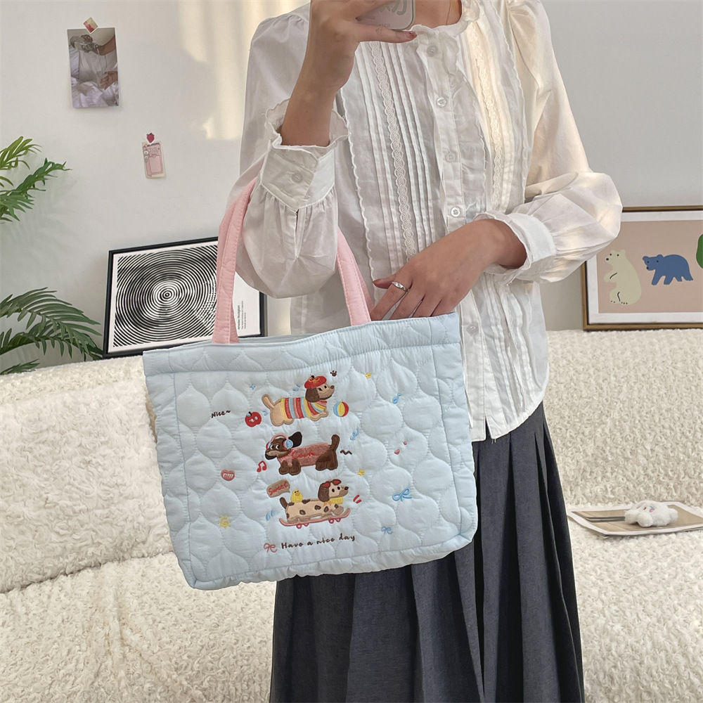 49243 Autumn and winter quilted and cotton-padded, cute puppy embroidery, handbag, shopping bag, bento bag, tote bag for women Application Scenario