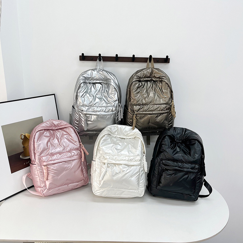 This high-capacity cotton-padded jacket bag is a new spring 2025 backpack that is fashionable and versatile for students, suitable for commuting Application Scenario