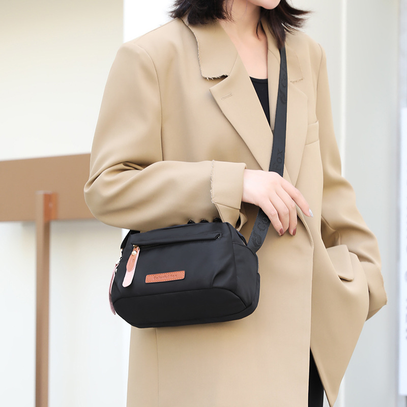 Colorful Fox's new women's single-shoulder bag, Korean-style fashionable and trendy crossbody bag, portable phone key bag details Picture