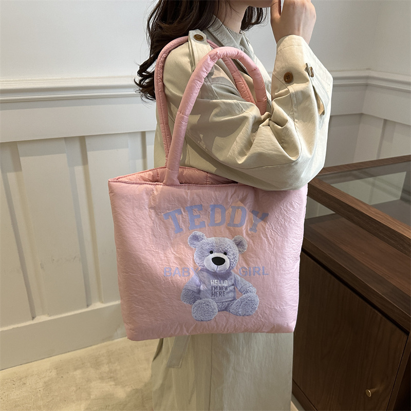 The 2024 autumn new single-shoulder bag tote bag is a cute, casual and individualistic large-capacity commuting single-shoulder bag with a laid-back style for women details Picture