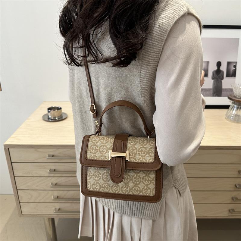 New Spring 2025 fashionable casual shoulder bag, retro color contrast simple shoulder bag, commuting simple and stylish crossbody bag Specification drawing