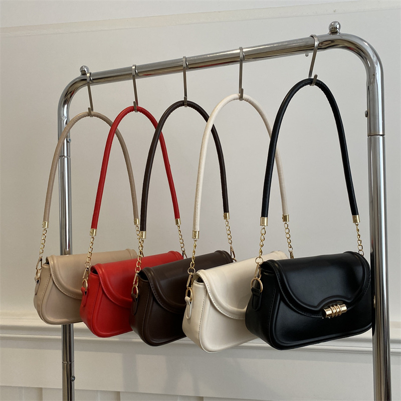 High-end texture 2025 Spring/Autumn new style, stylish, retro, versatile, niche design single-shoulder underarm bag Application Scenario