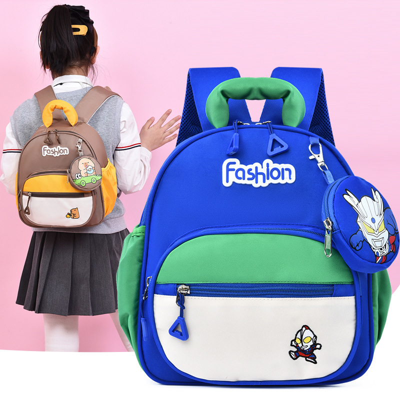 A new favorite among trendy kids, this is a lightweight back-protecting children's casual backpack with cartoon prints and contrasting colors for babies Specification drawing