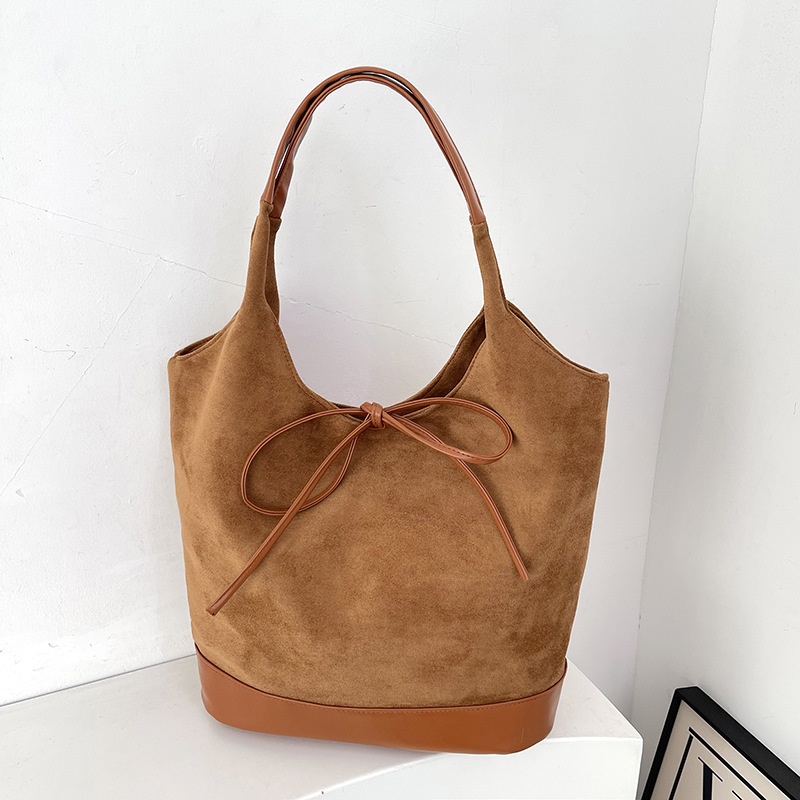 Korean niche underarm bag for women 2024 winter new trendy and simple tote bag with large capacity and versatile shoulder bag full figure