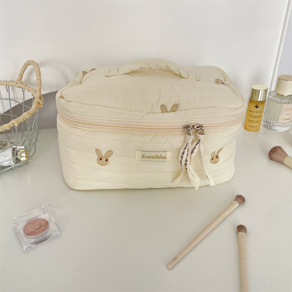 412222 Embroidered Little Rabbit Storage and Makeup Bag: Soft, large-capacity, portable travel miscellaneous storage and makeup bag Specification drawing