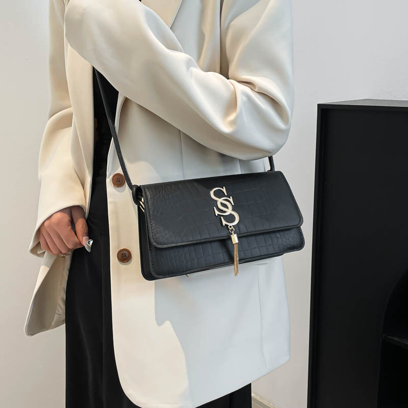 A new minimalist single-shoulder underarm bag with a unique design for women in 2025, a versatile and fashionable crocodile print handbag for women Specification drawing