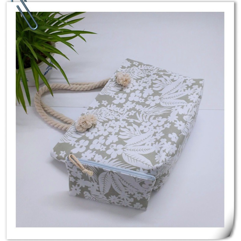 Customized canvas bags with cartoon prints, women's single-shoulder bags, Korean-style casual linen rope handbags, and large-capacity square bags based on provided pictures Application Scenario