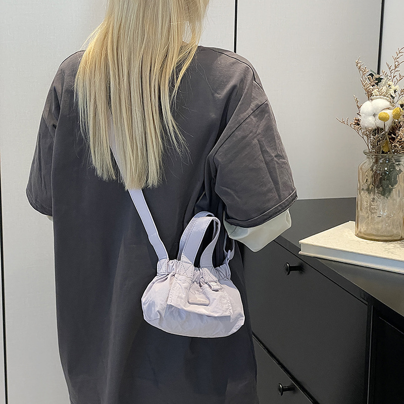 The Colorful Fox Japanese and Korean streetwear brand's small foldable single-shoulder crossbody bag for women is lightweight and can hold a mobile phone full figure