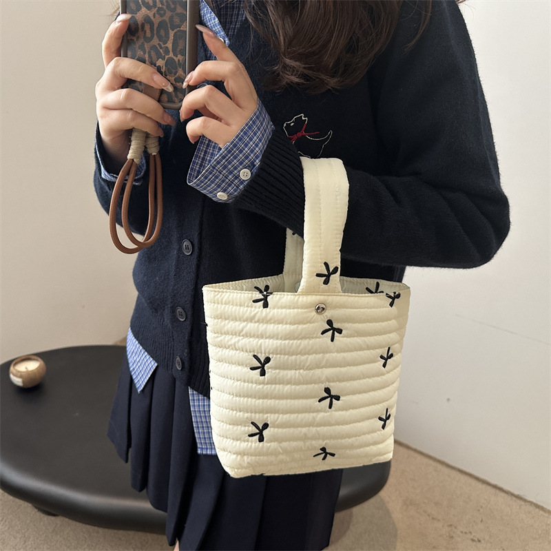Embroidered butterfly cotton jacket bag for women 2024 New lightweight and versatile handbag, embroidered thread bucket bag details Picture