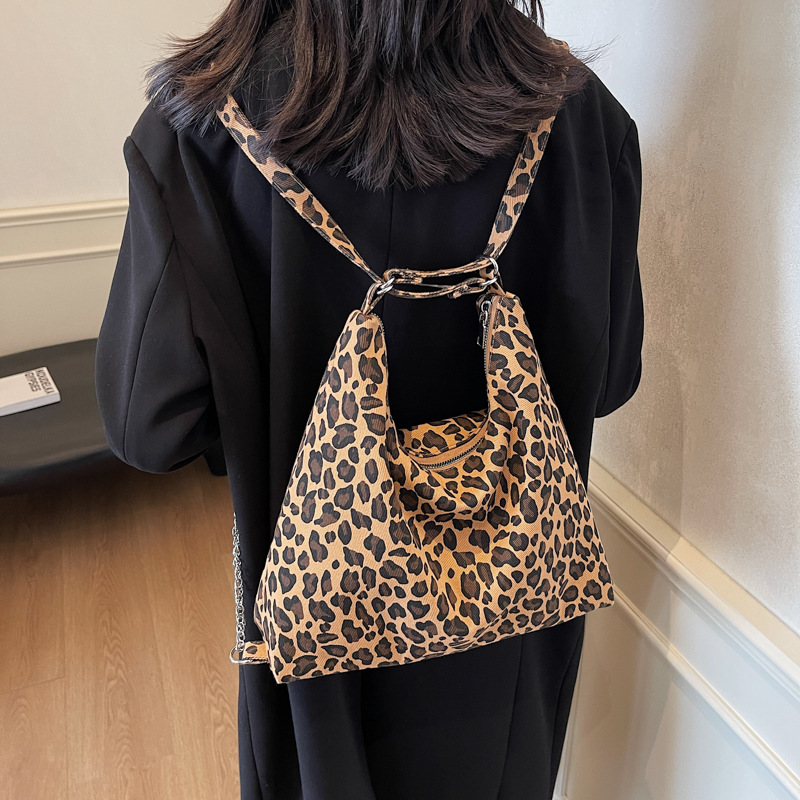 A large-capacity versatile single-shoulder leopard print backpack for 2024, a niche women's Instagram crossbody tote bag Specification drawing