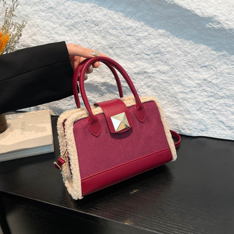 Retro large-capacity suede handbag for women, 2024 new winter patchwork commuting crossbody bag full figure