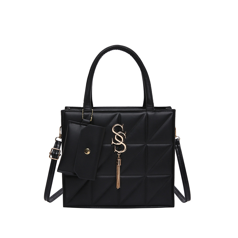 This is a trendy and niche design crossbody bag for women, a new autumn 2024 collection that exudes a simple and elegant style. It is a small square hand-held shoulder bag Item Picture