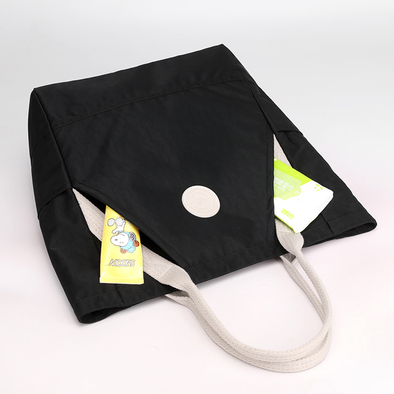 Colorful Fox Spring New Women's large-capacity single-shoulder bag, Korean retro underarm bag, color-blocking backpack Application Scenario