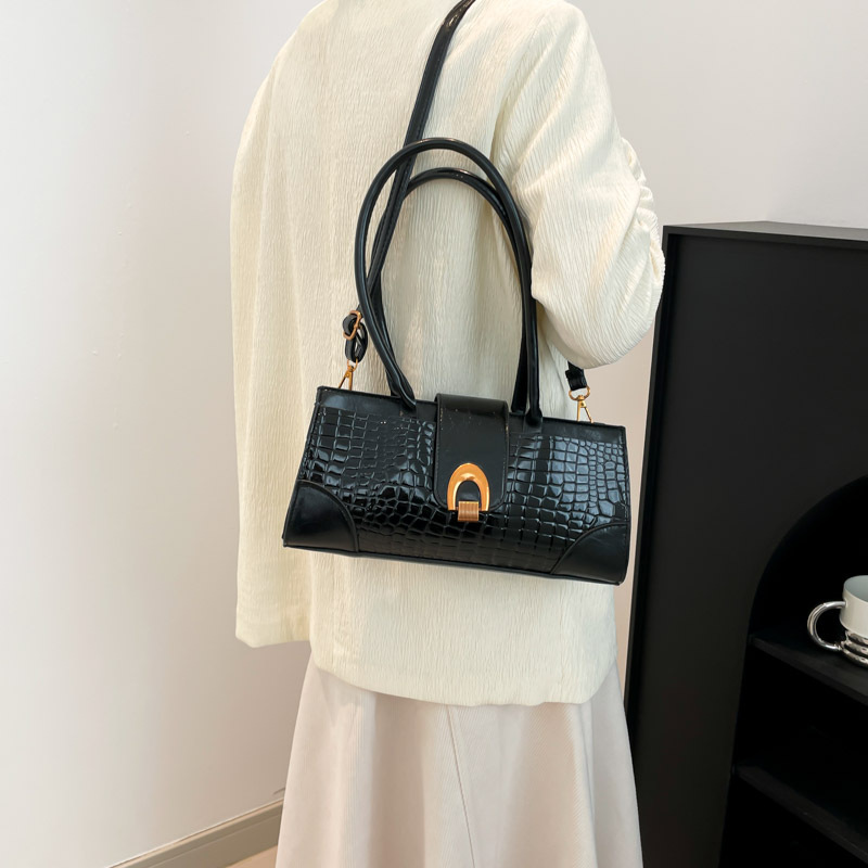 The new Spring/Summer 2025 urban commuter women's handbag, hand-held shoulder crossbody bag, large capacity, elegant, simple and versatile bag Specification drawing