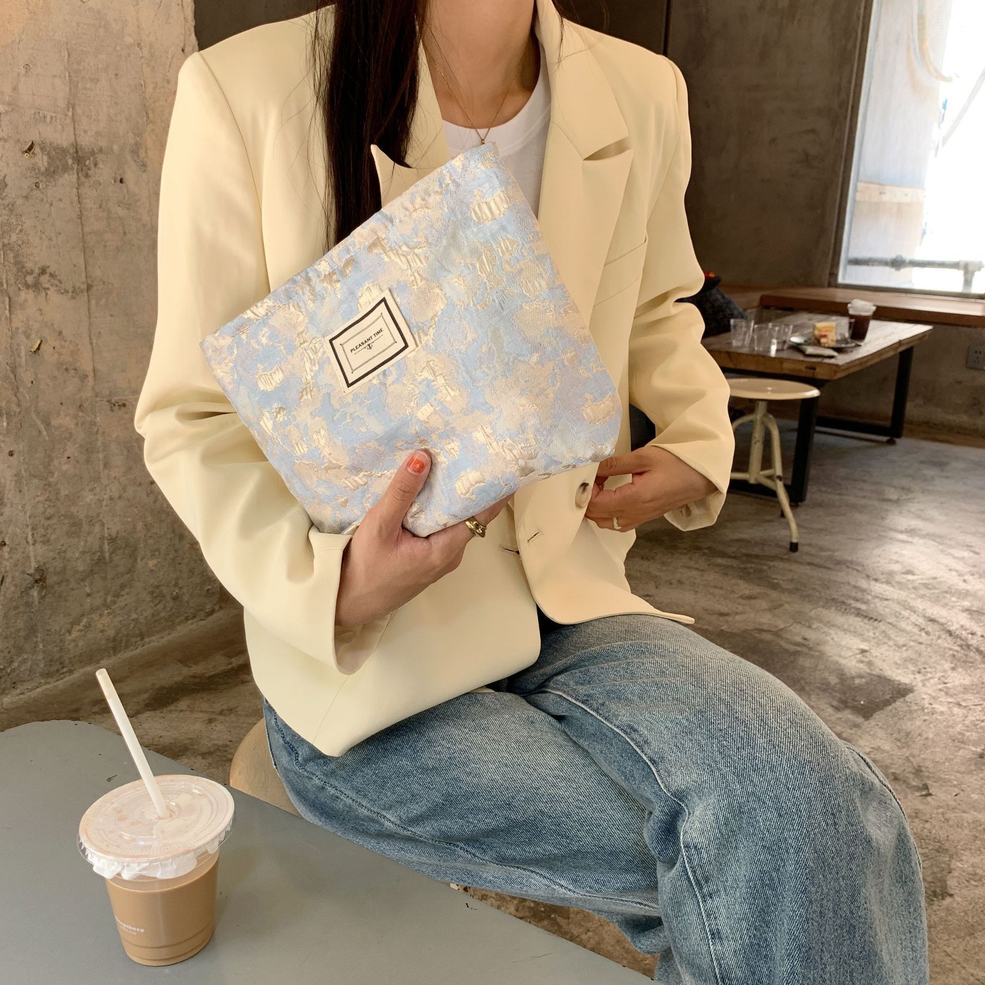 29122 Retro niche brocade makeup bag, large-capacity portable storage toiletry bag, texture artistic pen case details Picture
