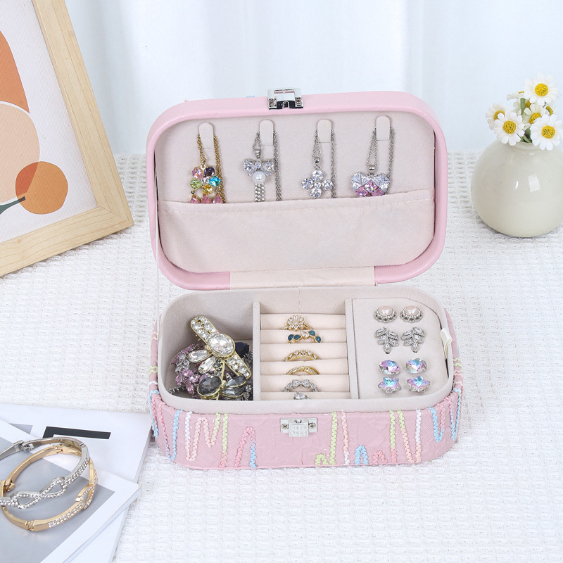 Portable mini jewelry box, cream-style earrings, necklaces, rings, jewelry storage box, home jewelry box, Amazon Application Scenario