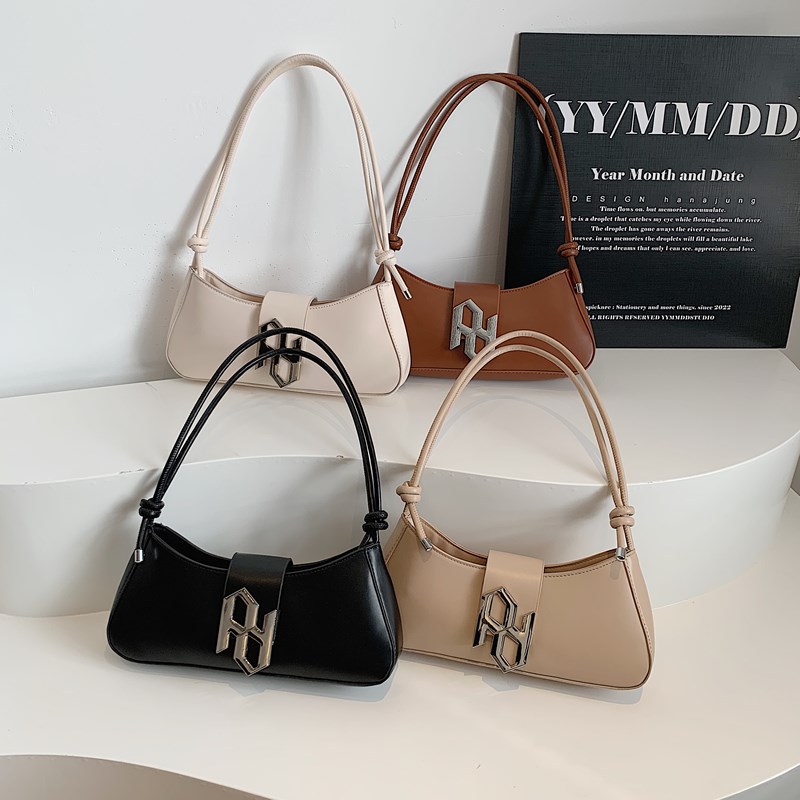 This year's stylish and simple Korean-style Instagram casual bag is in vogue. It's a high-quality single-shoulder underarm bag for summer commuting in 2025 Application Scenario