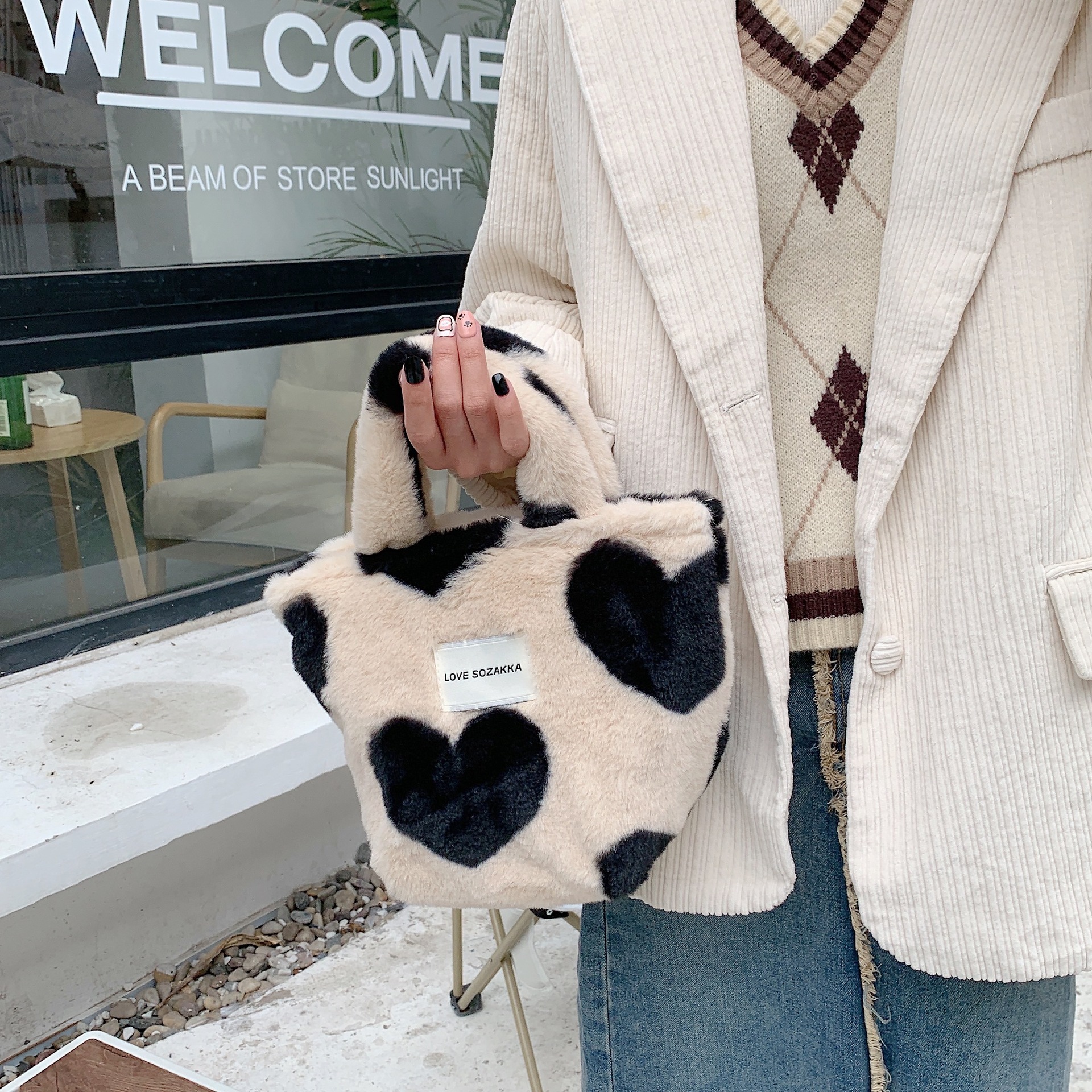 210282 Japanese-style plush handbag, girl's love bento bag, large-capacity student hand-held storage bag Application Scenario