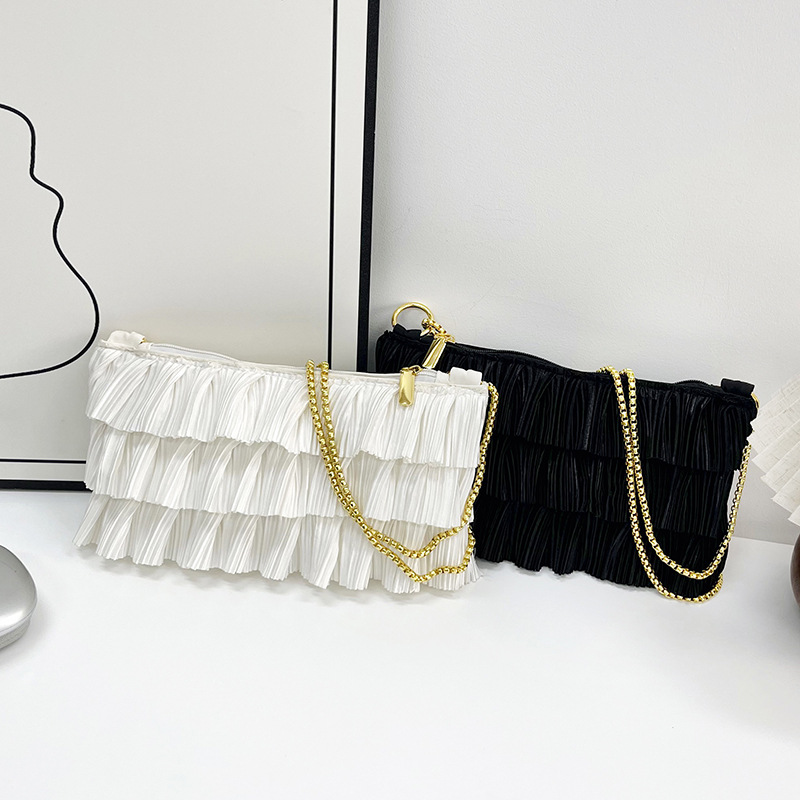 2025 High-end women's crossbody bag, a new French retro pleated lace fashionable commuting single-shoulder handbag Application Scenario