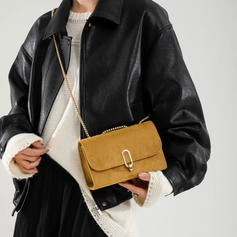 This year, chain bags, women's retro crossbody bags, small square bags, and the new spring 2025 fashionable and simple single-shoulder bags are all in vogue details Picture