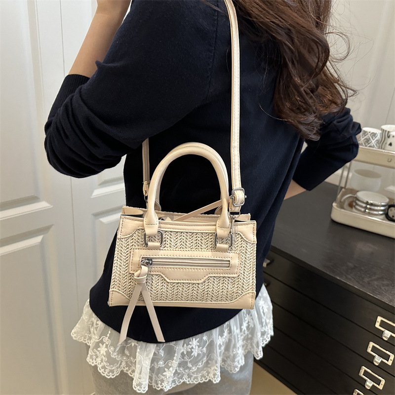 A versatile crossbody bag for women's summer 2025, a trendy little chanel-style diamond-shaped bag with a high-end feel, a single-shoulder small square bag Specification drawing