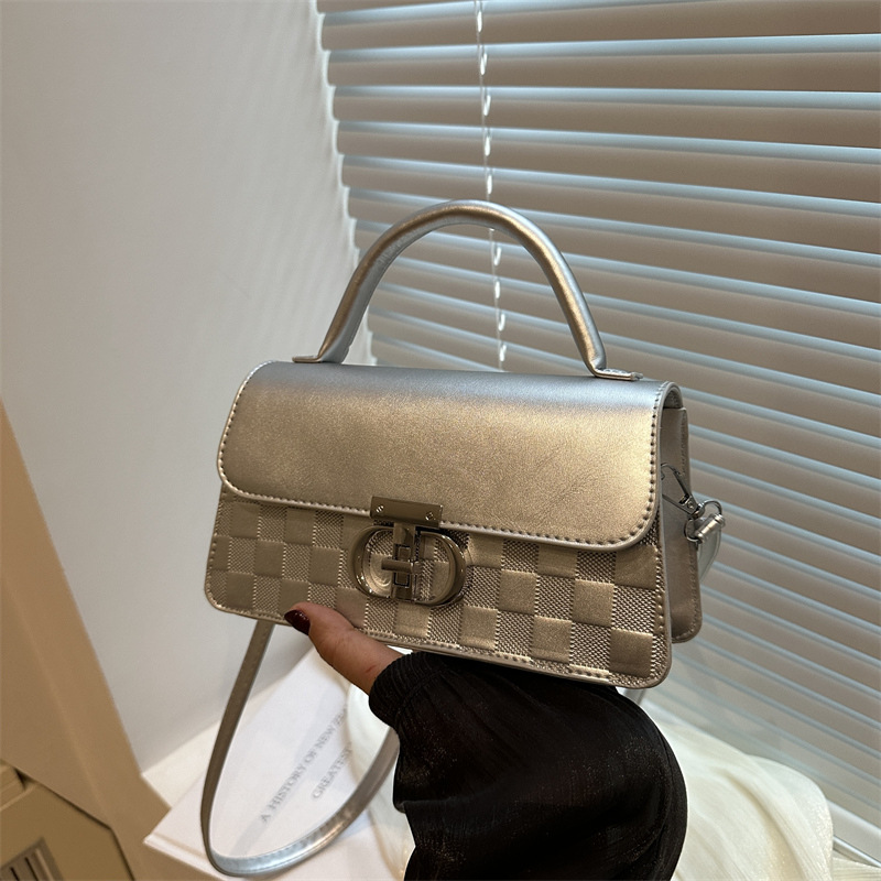 High-end small women's bag 2024 new style, fashionable and versatile, retro single-shoulder crossbody bag, ladies' hand-held small square bag full figure