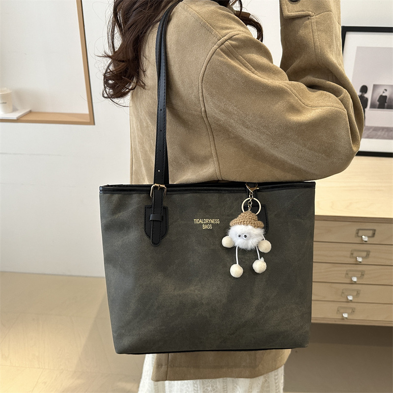 A high-quality, fashionable and versatile single-shoulder commuter bag for women, a new winter 2024 model, a large-capacity tote bag for students' classes Specification drawing