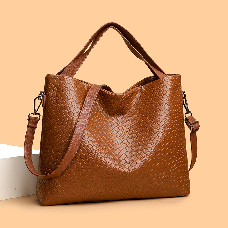 A high-end, niche single-shoulder, large underarm bag for women, a new cross-border fashion, casual and large-capacity women's bag with woven patterns Specification drawing