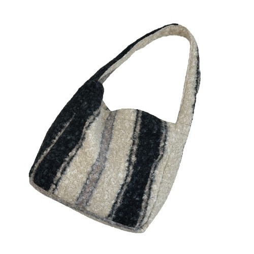 411161 2024 New Korean ins style woolen fabric large capacity single-shoulder underarm bag with a checkered pattern Item Picture