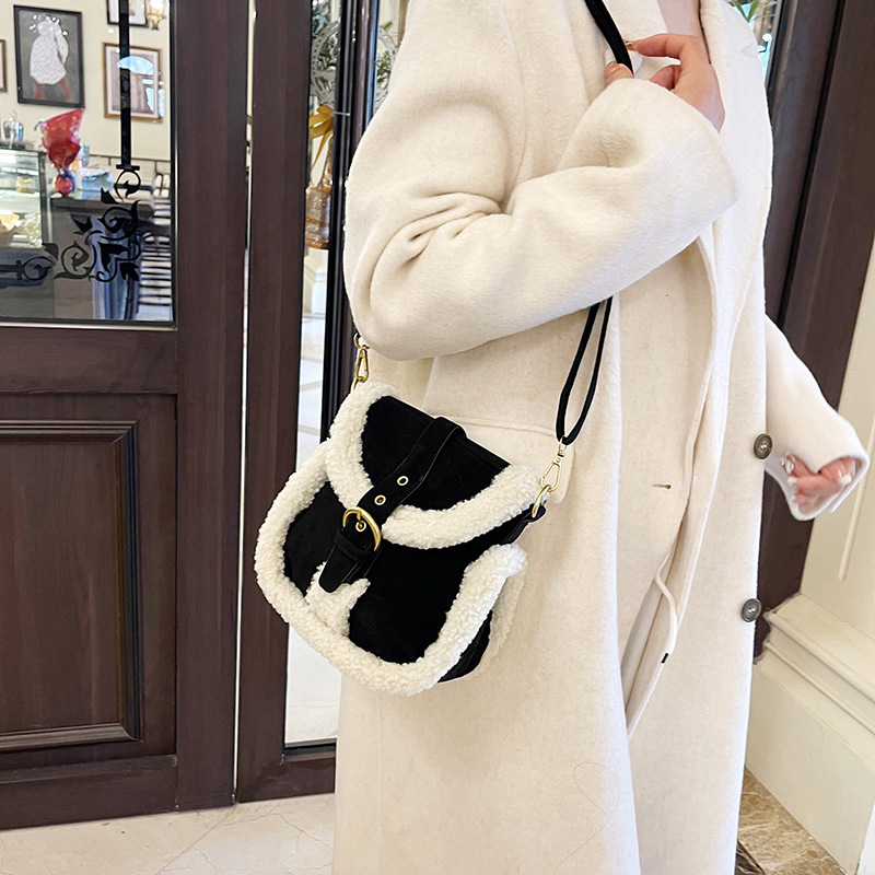 Korean retro-style small bag 2025 new style popular suede furry crossbody bag, lambskin furry bag for women Specification drawing