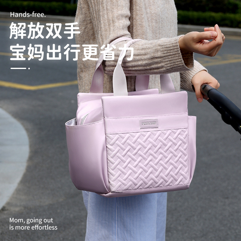 Cross-border hand-held mom bag, portable baby and maternal products storage bag, high-end mom insulation bag, one-piece consignment Application Scenario