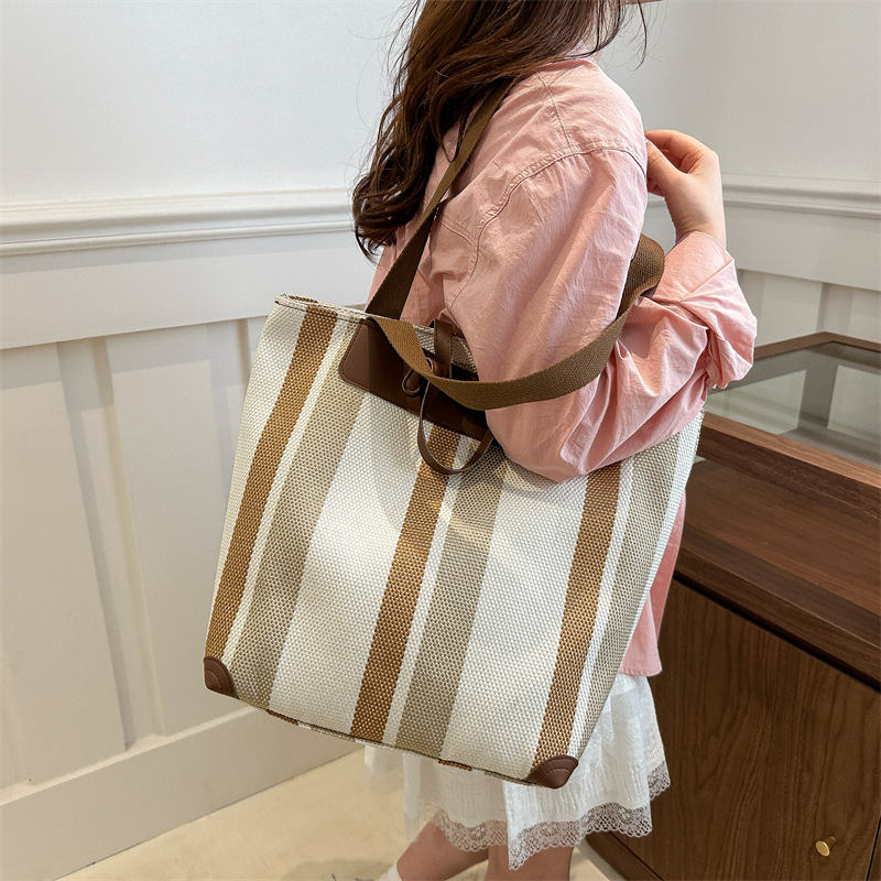 Large-capacity commuter bag for women, new winter 2024 striped canvas bag, casual single-shoulder tote bag, handbag details Picture