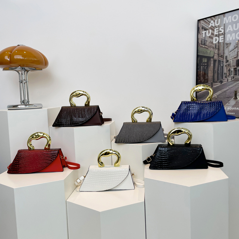 New 2024 autumn collection of niche design handbags, women's bags, personalized crocodile pattern single-shoulder bags, glossy patent leather crossbody bags Application Scenario